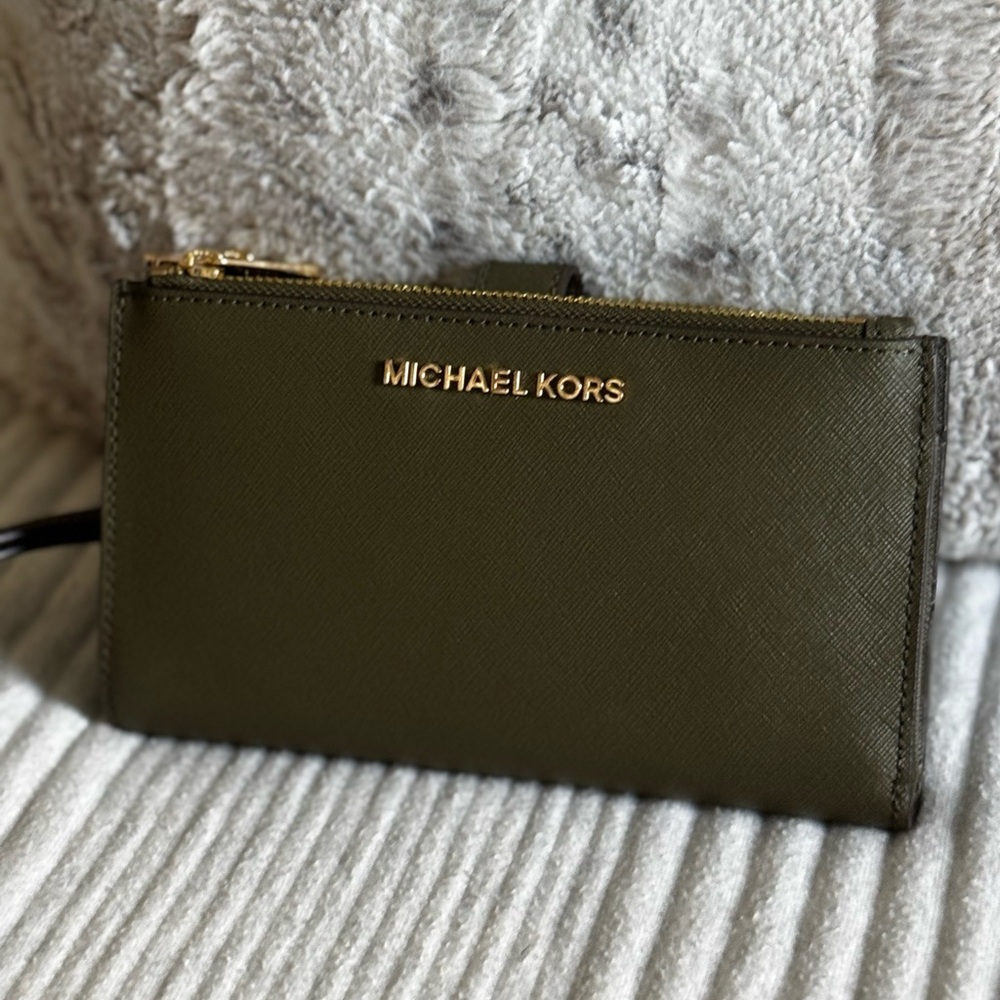Michael Kors Green Double Zip Wallet - NEVER USED!